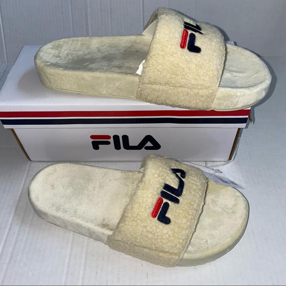 Fila Women’s Fuzzy Sport Slide NWT - Picture 2 of 9